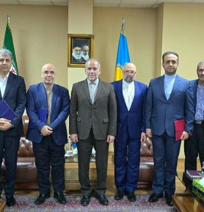 Посол  провёл тёплую и дружественную встречу с сотрудниками Посольства посвящённую выражению признательности за их работу.